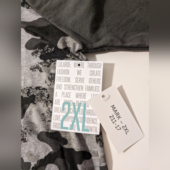 NWT LuLaRoe 2XL Mark Longsleeve Top Dark Green/Gray Camo 3 Buttons on Front - Picture 5 of 13